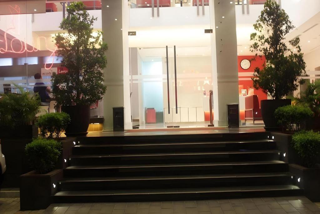 Redstar Hotel