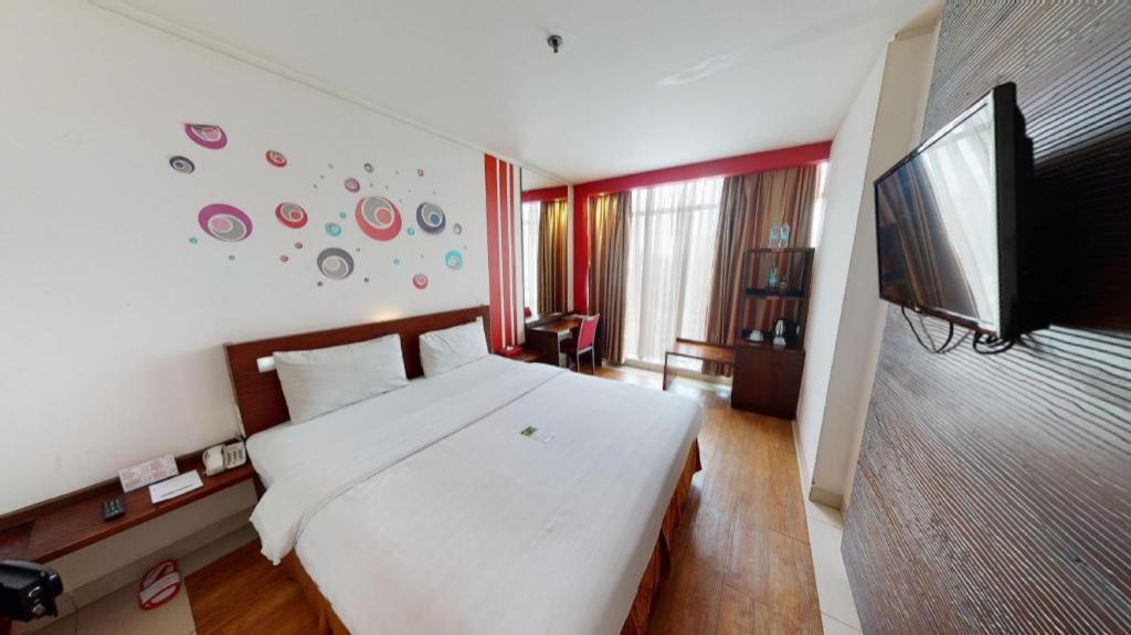 Redstar Hotel 3*