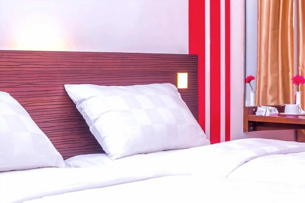 Redstar Hotel 3*
