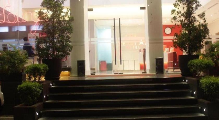 Redstar Hotel 3*