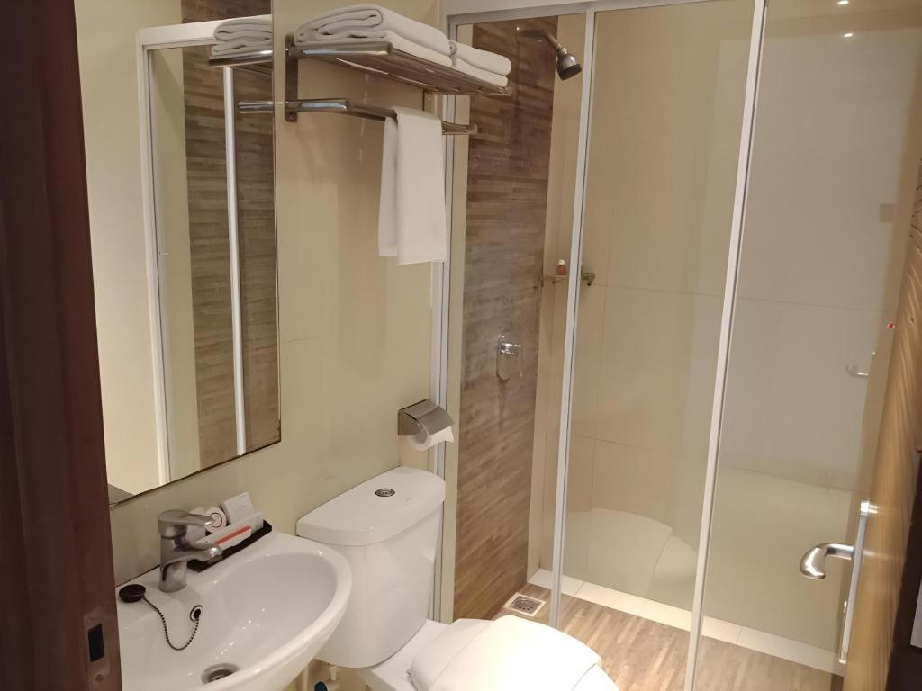 Redstar Hotel 3*